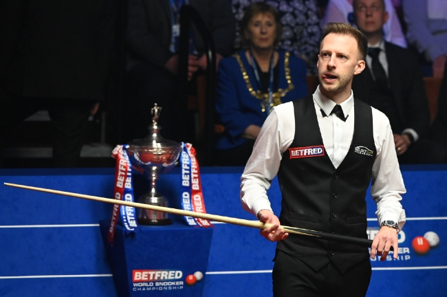 年龄曲线与 年龄曲线与